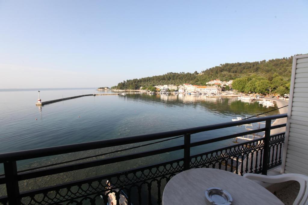 לימנאס Angelica Hotel מראה חיצוני תמונה