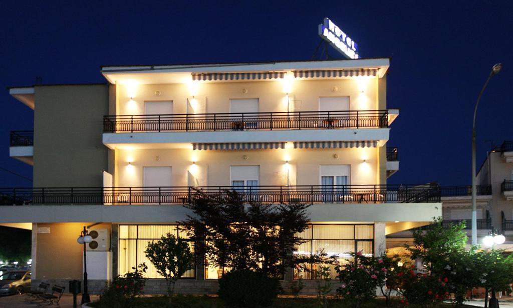 לימנאס Angelica Hotel מראה חיצוני תמונה