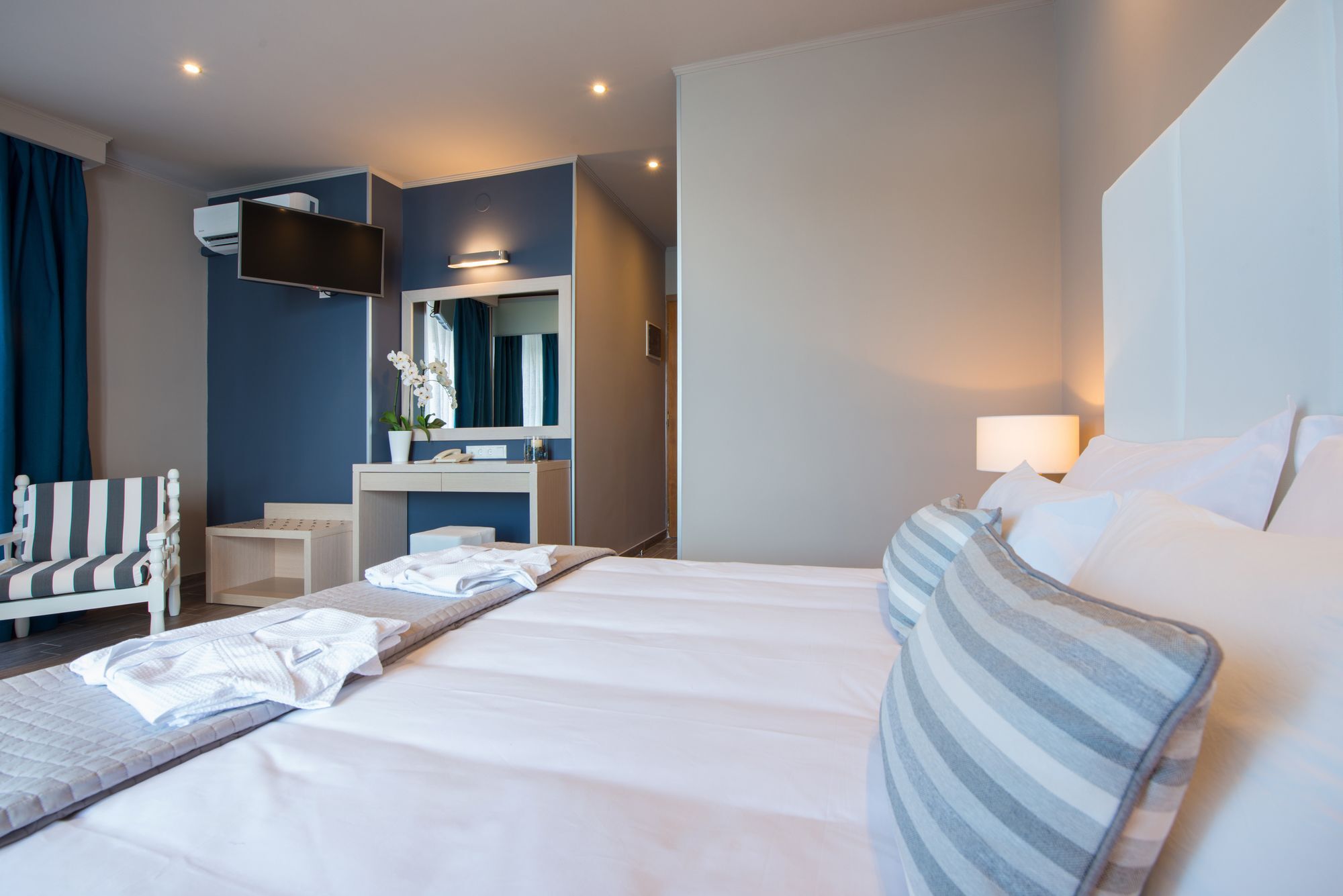 לימנאס Angelica Hotel מראה חיצוני תמונה
