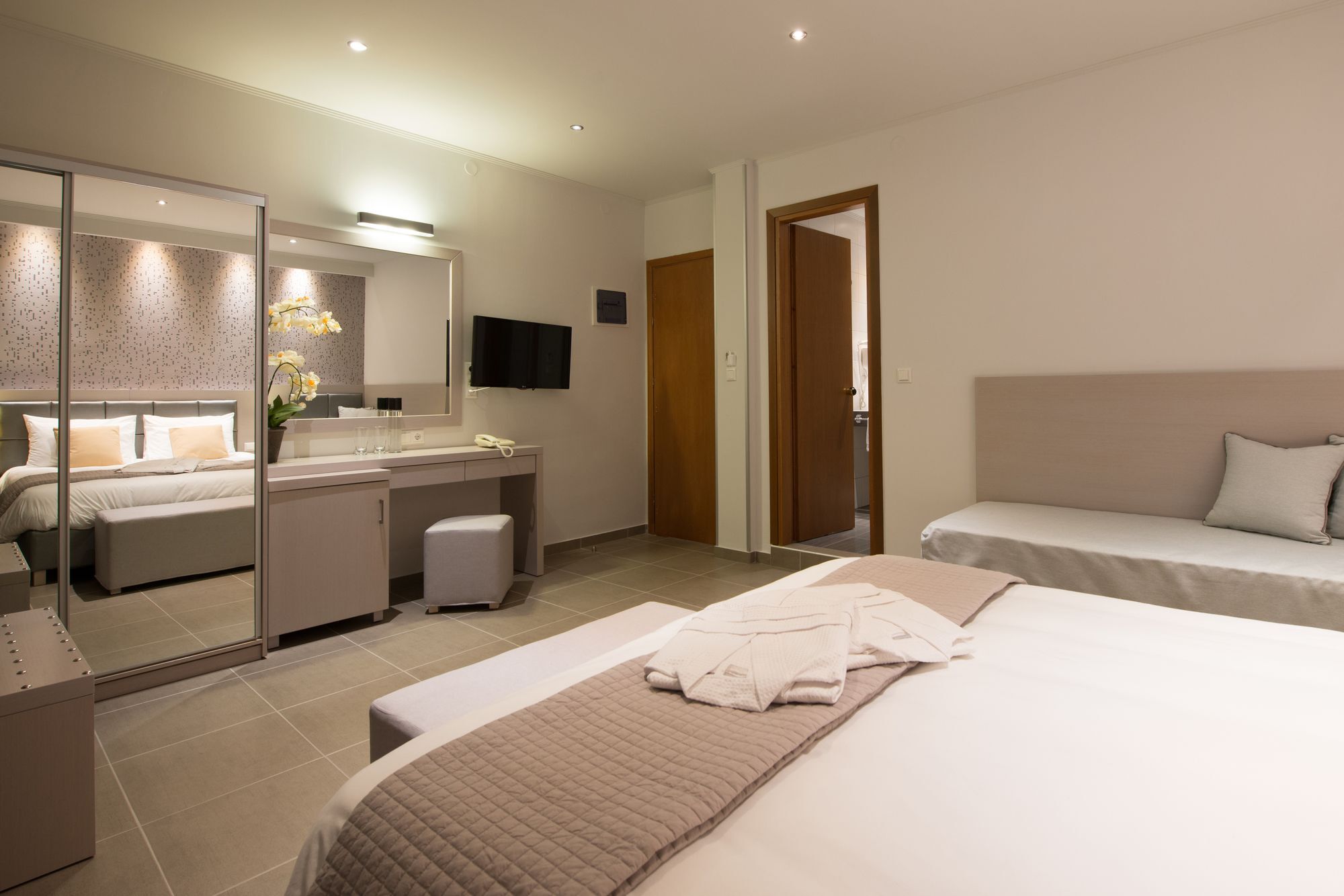 לימנאס Angelica Hotel מראה חיצוני תמונה